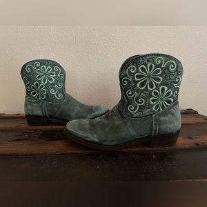 Independent Boot Company Darcy Turquoise Booties size 7 GC